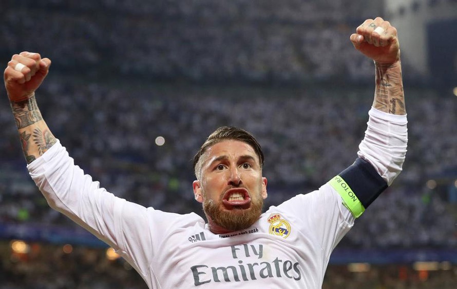 Sergio Ramos ăn mừng bàn mở tỷ số cho Real Madrid.