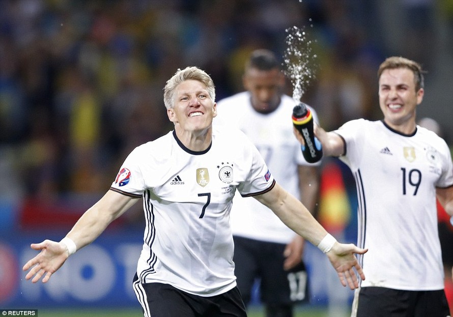 Schweinsteiger cân bằng kỷ lục ra sân tại EURO với Philipp Lahm.
