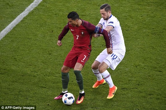 Ronaldo gây thất vọng trong trận ra quân tại EURO 2014. Ảnh: Getty Images.