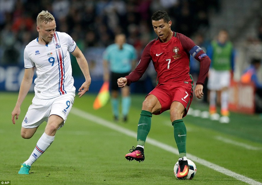 Ronaldo đã có 90 phút mờ nhạt trước Iceland.