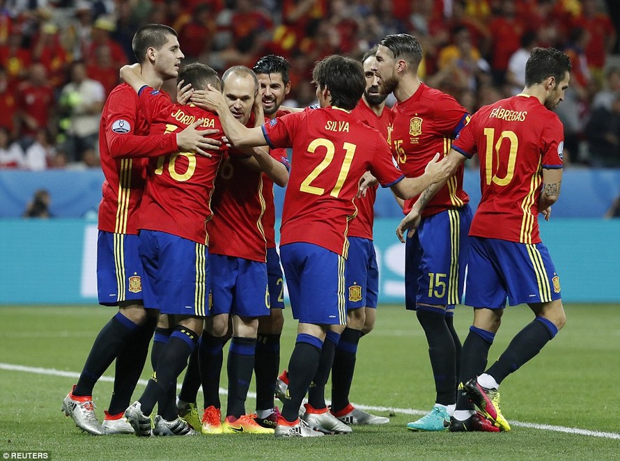 Tây Ban Nha tiếp tục duy trì chuỗi thành tích không bị thủng lưới tại EURO.