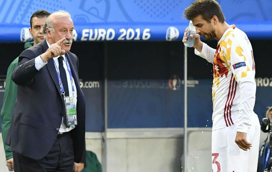 HLV Del Bosque thất vọng khi Tây Ban Nha thua 1-2 trước Croatia.
