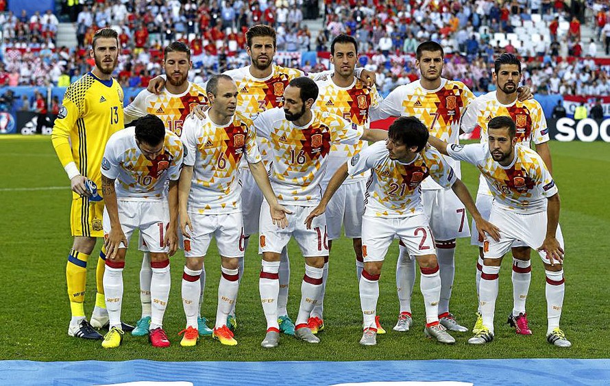 Tây Ban Nha sử dụng nguyên 1 đội hình qua 3 trận vòng bảng.