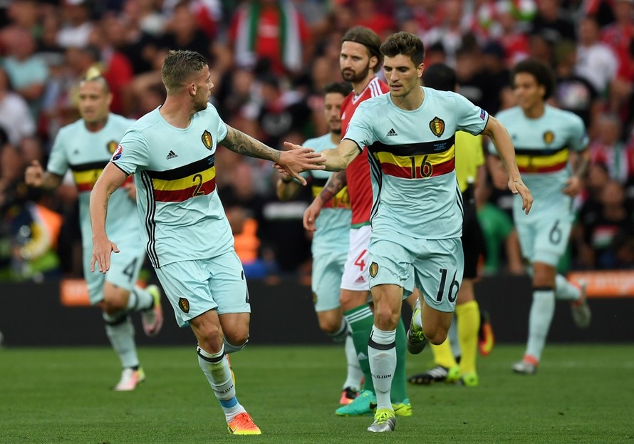 Các cầu thủ Bỉ ăn mừng bàn mở tỷ số.