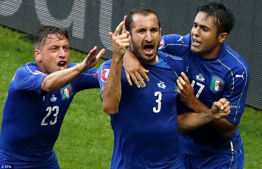 Niềm vui của các cầu thủ Italia.
