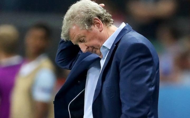 HLV Roy Hodgson đã phải từ chức sau thất bại đầy tủi hổ.