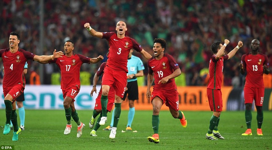 Bồ Đào Nha đoạt vé vào bán kết EURO 2016.
