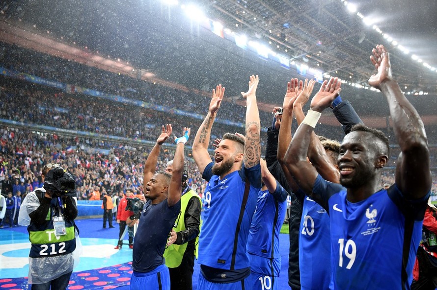 Tuyển Pháp tưng bừng vào bán kết với chiến thắng "5 sao" trước Iceland.