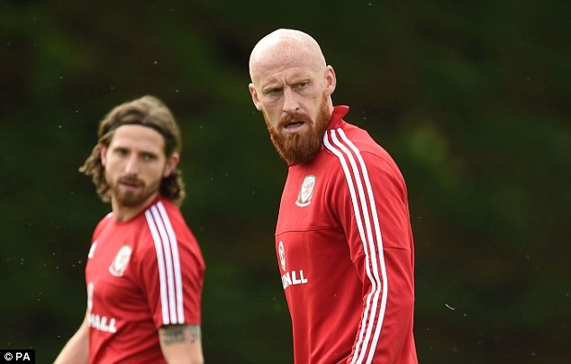 James Collins là cầu thủ nhiều tuổi nhất trong đội hình xứ Wales.