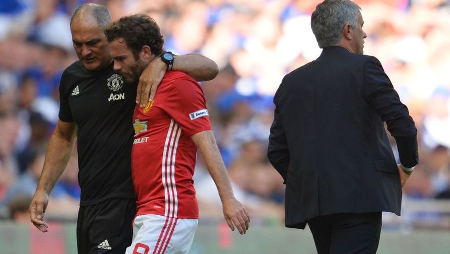 Mourinho khẳng định việc thay Mata là vì lý do chiến thuật.