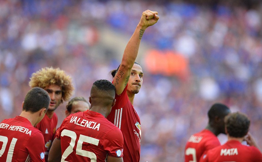 Ibrahimovic ghi bàn thắng quyết định, giúp M.U đoạt Siêu Cup Anh.