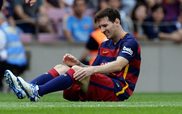 Messi bất ngờ dính chấn thương gân khoeo.