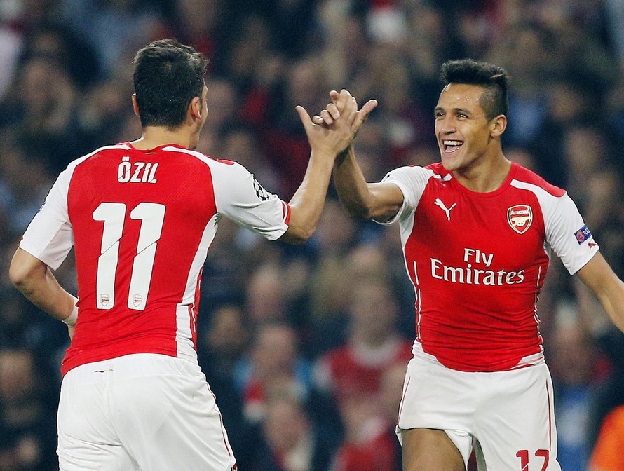 Cả Ozil và Alexis Sanchez đều đồng ý gia hạn với Arsenal.
