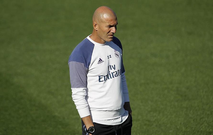 HLV Zinedine Zidane lo lắng về nhân sự của Real Madrid.