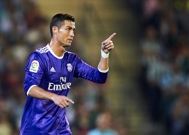 Ronaldo ghi bàn giúp Real Madrid thắng Real Betis 6-1.