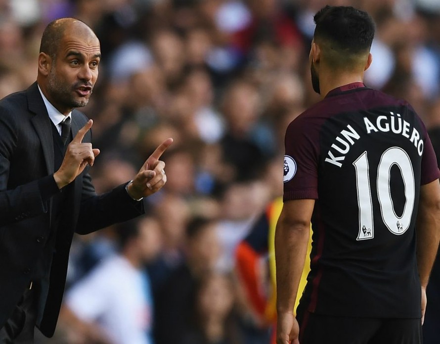 Guardiola không hài lòng với Aguero.