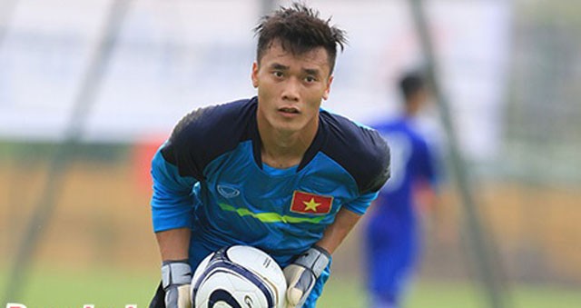 Thủ môn Tiến Dũng chơi xuất sắc trong màu áo U19 Việt Nam.