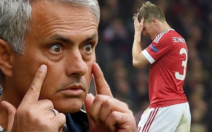 Mourinho lại khiến Schweinsteiger đau lòng.