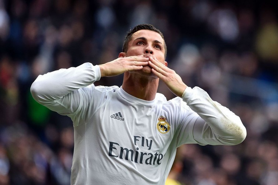 Ronaldo sẽ nhận tổng lương 215 triệu bảng nếu gia hạn thêm 5 năm với Real.