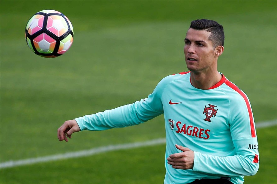 Ronaldo xác lập cột mốc ghi bàn cùng ĐT Bồ Đào Nha.