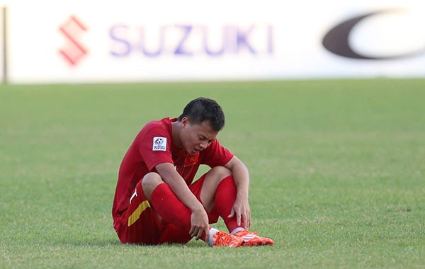 Thành Lương dính chấn thương ở trận đấu với Malaysia.