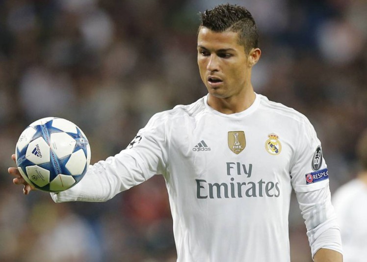 Ronaldo chửi tục vì bị CĐV la ó.