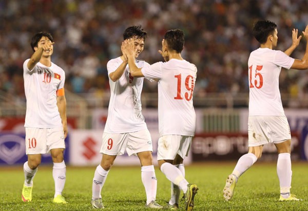 Các cầu thủ U23 Việt Nam ăn mừng bàn thắng. Ảnh: Vnexpress