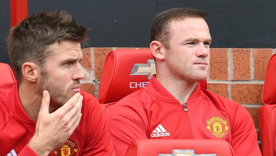 Wayne Rooney, Michael Carrick vắng mặt ở trận đấu với St Etienne rạng sáng mai.