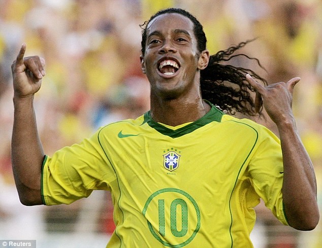 Ronaldinho sẽ sang Việt Nam vào tháng 4 tới.