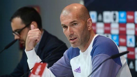HLV Zidane bất an cho tương lai tại Real Madrid.