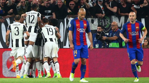 HLV Enrique chỉ trích học trò sau trận thua Juventus.