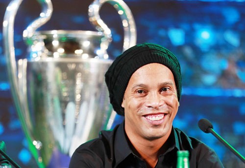 Sài Gòn FC muốn chiêu mộ Ronaldinho.