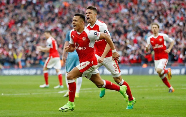 Alexis Sanchez là tác giả bàn thắng nâng tỷ số lên 2-1 cho Arsenal.