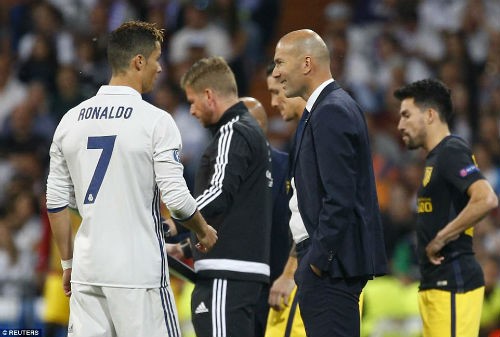 HLV Zidane hết lời ca ngợi Ronaldo.