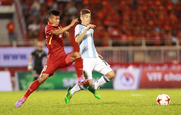 U20 Việt Nam thi đấu rất cố gắng nhưng xóa được cách biệt về trình độ so với U20 Argentina ghi bàn. Ảnh: Vnexpress