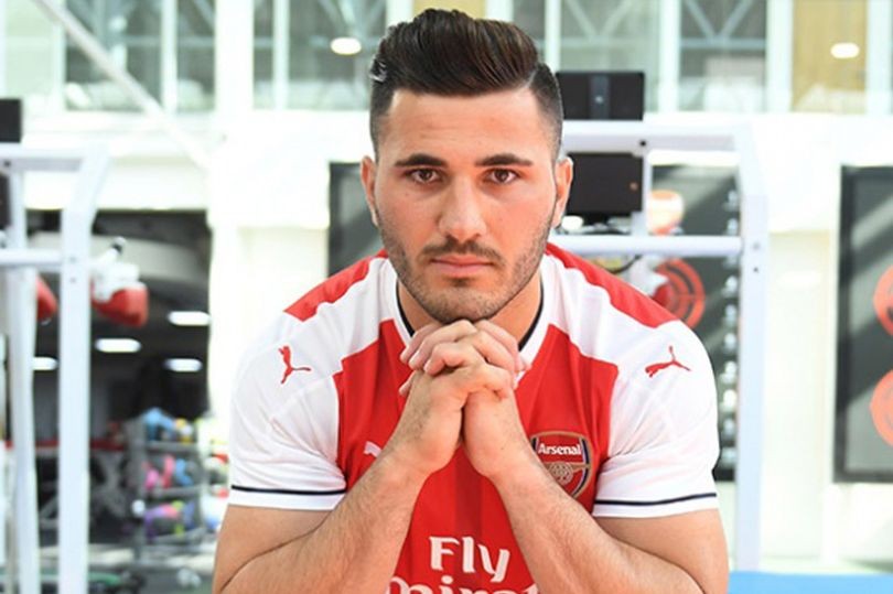 Sead Kolasinac vui mừng vì đã gia nhập Arsenal.