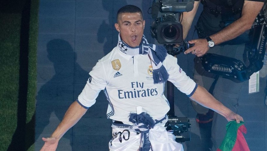 Ronaldo tiết lộ lý do xuống tóc sau chức vô địch Champions League.