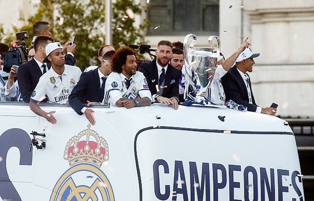 Mỗi cầu thủ Real Madrid nhận thưởng trung bình khoảng 2,3 triệu euro nhờ cú đúp danh hiệu.