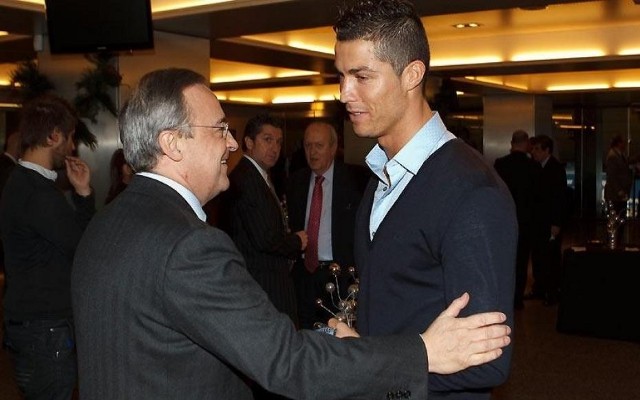 Chủ tịch Perez yêu cầu Ronaldo phải công khai xin lỗi.