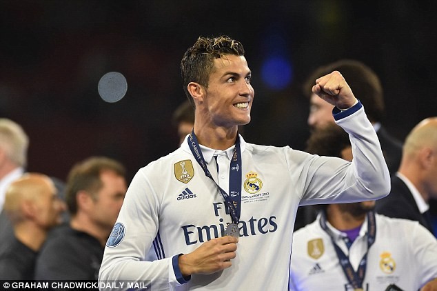 Ronaldo khẳng định sẽ tiếp tục gắn bó với Real Madrid.