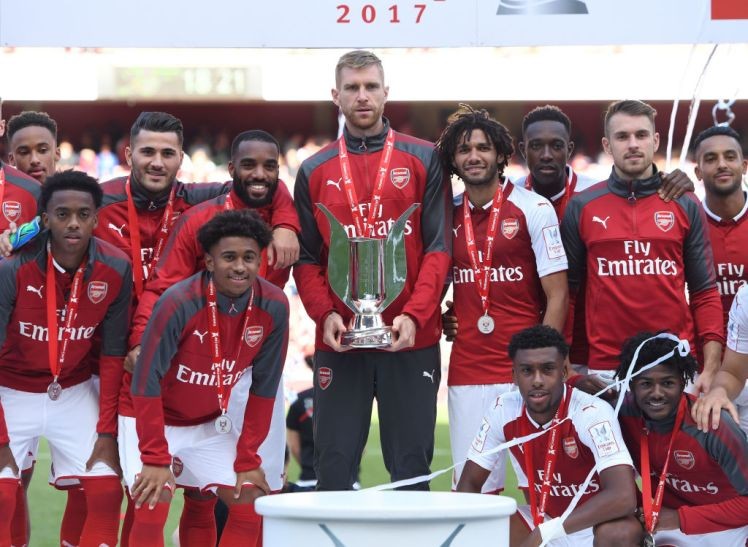 Arsenal nâng cao chức vô địch Emirates Cup 2017.