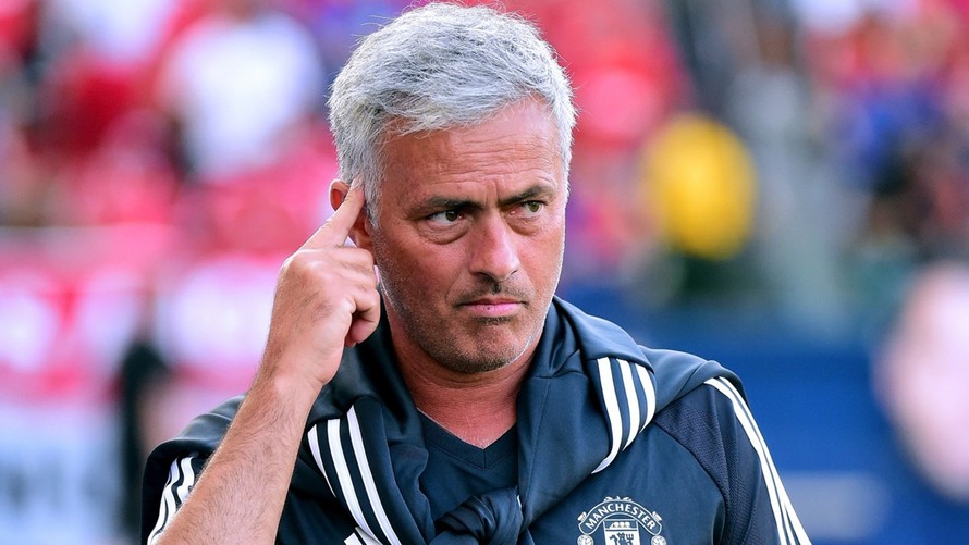 HLV Jose Mourinho lo lắng về nhân sự của M.U.