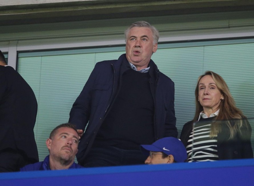 HLV Ancelotti dự khán trận Chelsea vs Roma.