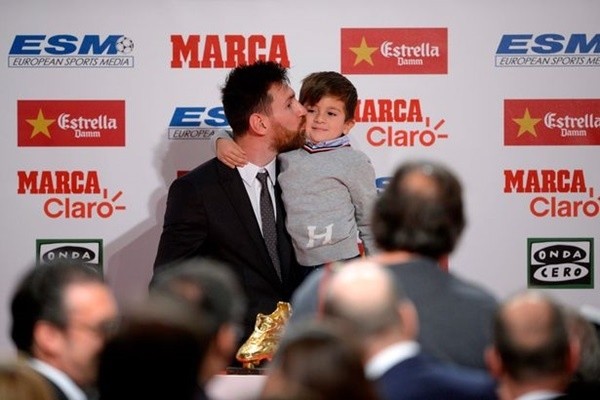 BẢN TIN thể thao: Con trai không gọi Messi là bố