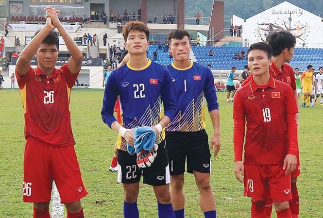 Thủ thành Minh Long chia tay U23 Việt Nam vì chưa bình phục chấn thương.