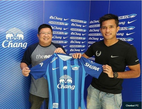 Zulfahmi Arifin trong ngày ra mắt Chonburi FC.