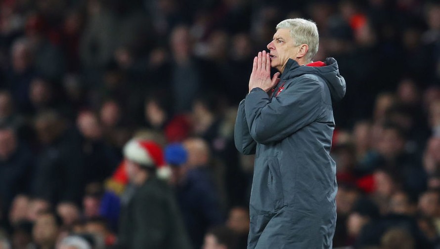 HLV Wenger báo tin không vui về nhân sự Arsenal.