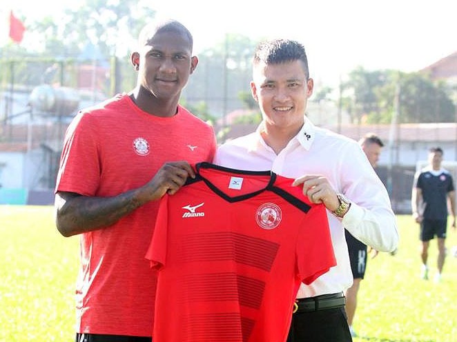 Gustavo Santos Costa ra mắt CLB TP HCM.
