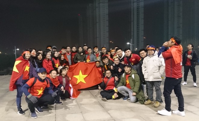 Nhiều CĐV Việt Nam không quản ngại đường xa để tới sân theo dõi U23 Việt Nam thi đấu.