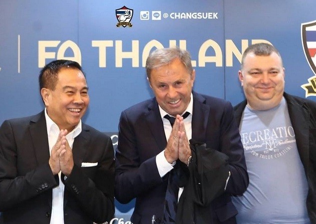 LĐBĐ Thái Lan gia hạn với HLV Milovan Rajevac.
